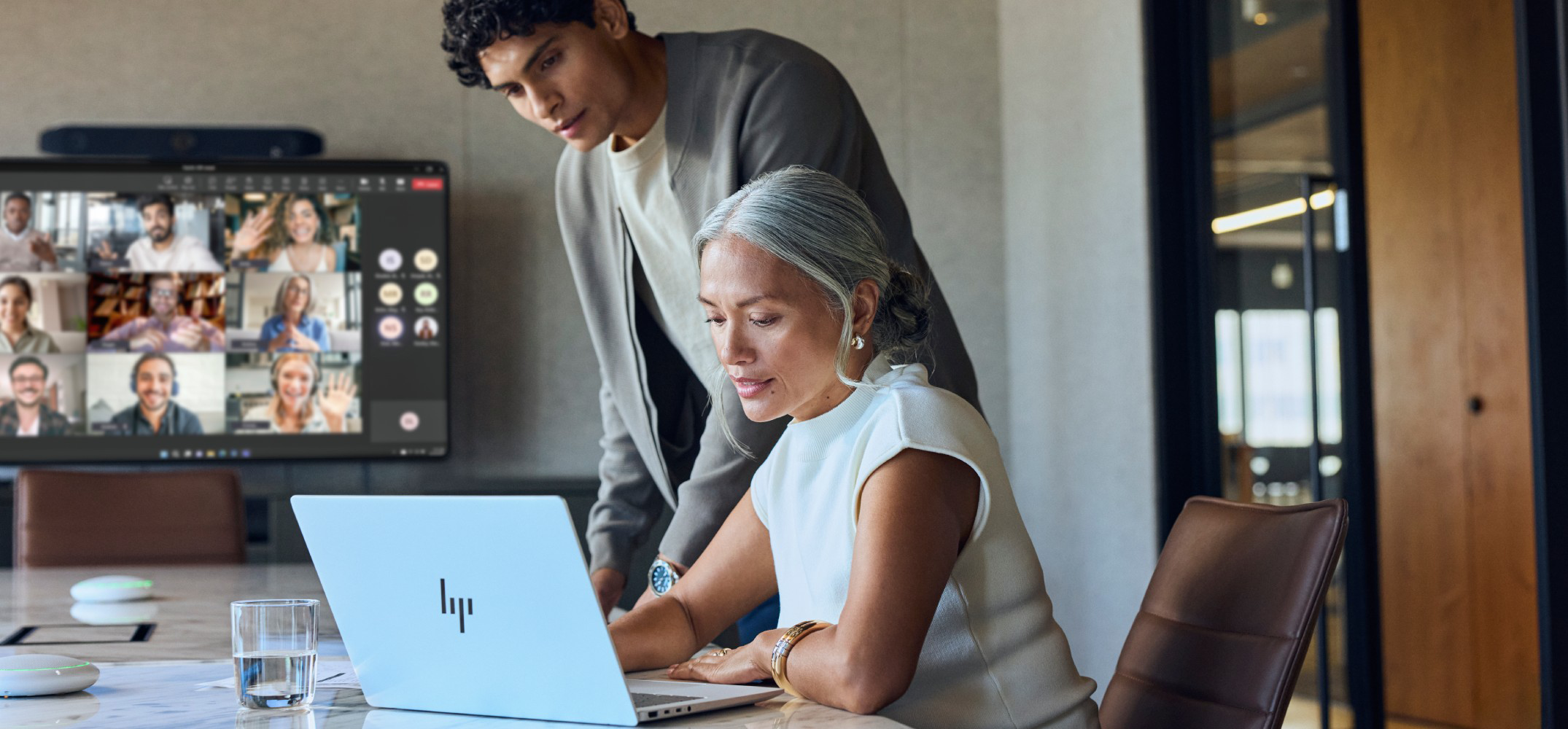 HP с AMD лаптопи за офиса с AI